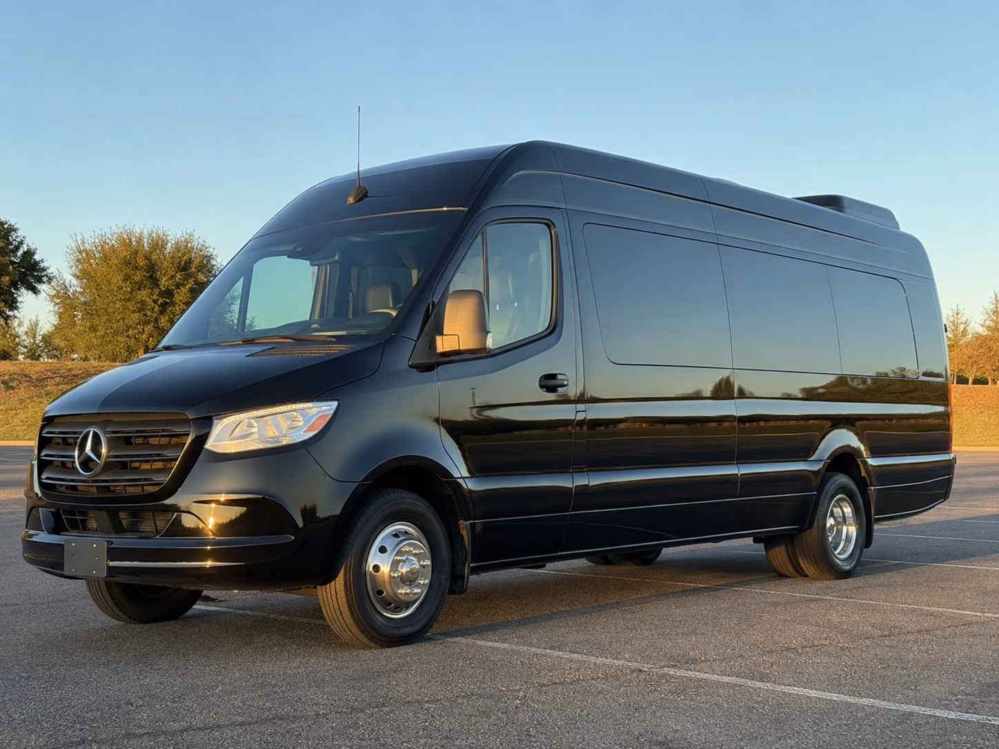 find the perfect transportation for your next airport transfer 4